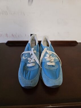 Women Blue Star Converse Sneakers